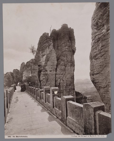 Besucher auf der 1850/51 erbauten steinernen Basteibrücke